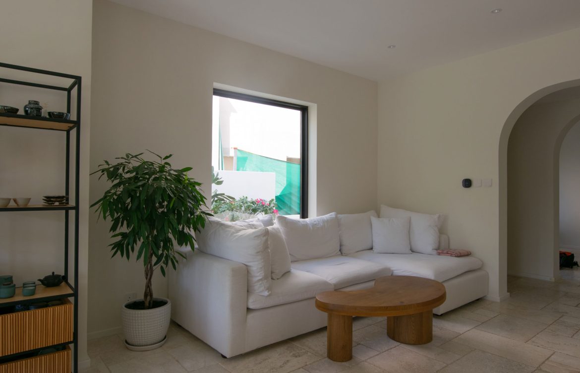 Cozy Elegance: A Space to Unwind