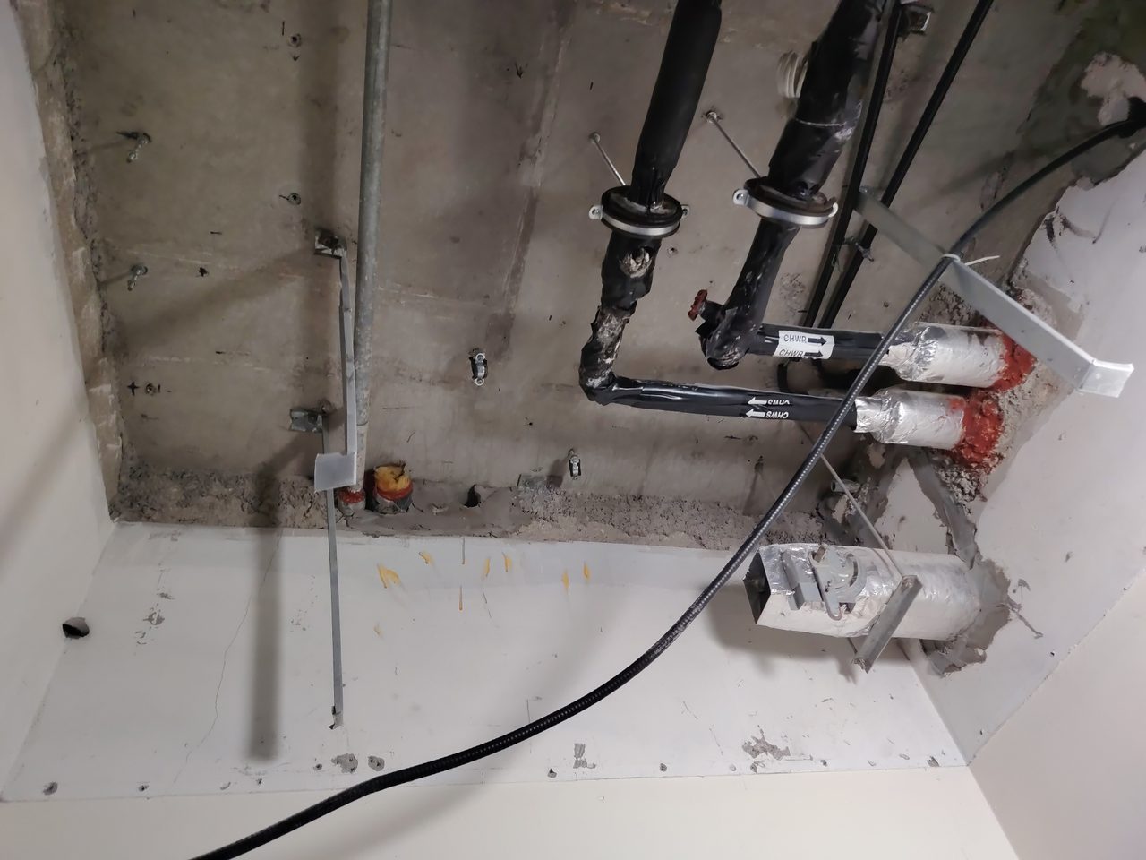 Preparation for replacing unreliable pipelines in the ceiling space
