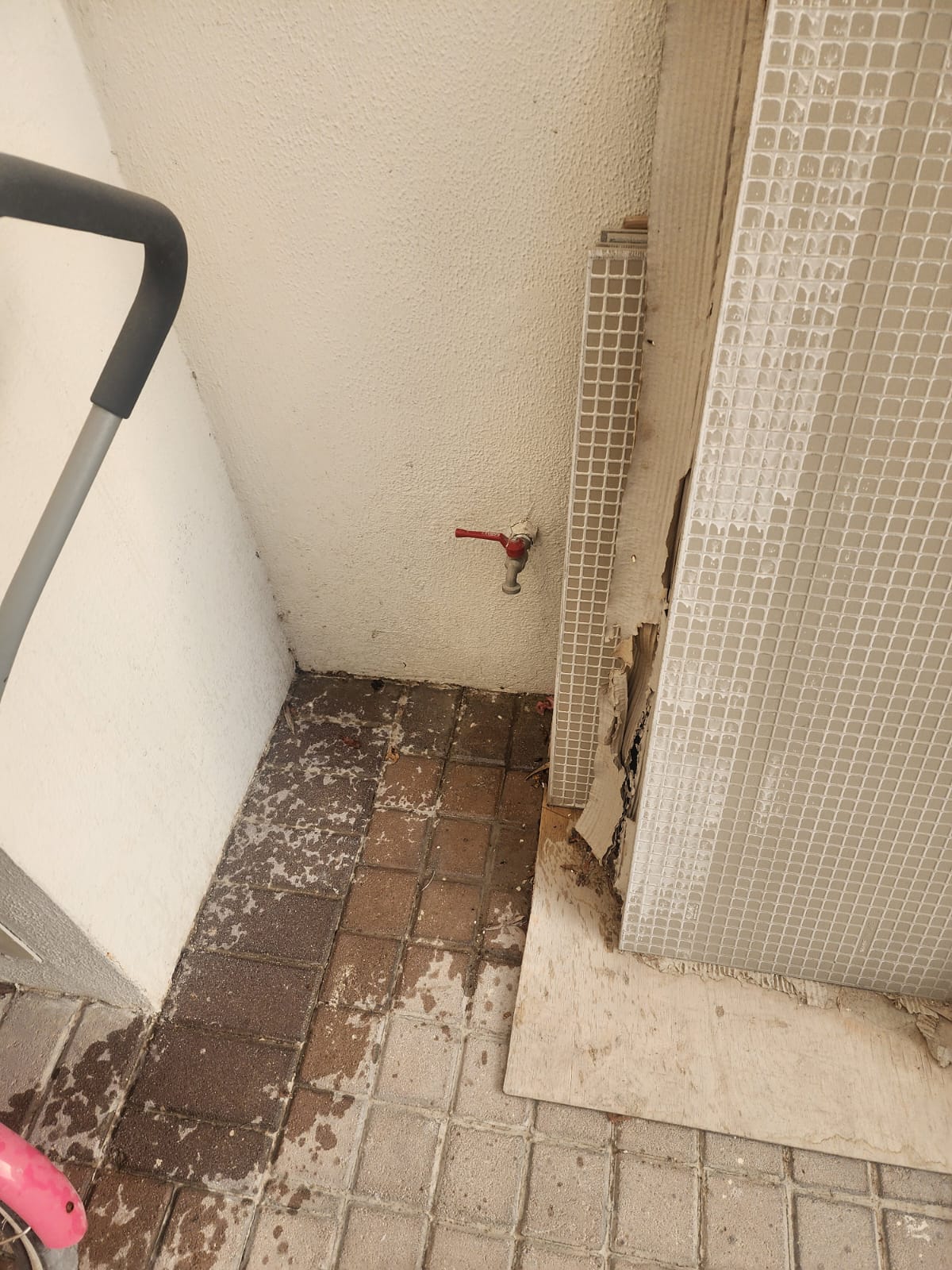 Failing garage valve with water staining on the floor, Springs villa
